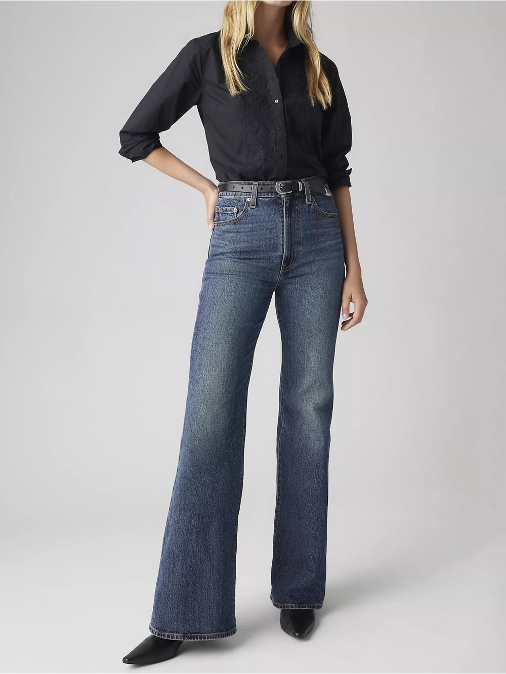 Levi’s Ribcage Bell Women’s Jeans, Dark Wash Denim, 29